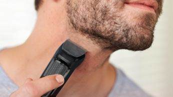 Apare as bordas da barba e do pescoço para completar o visual